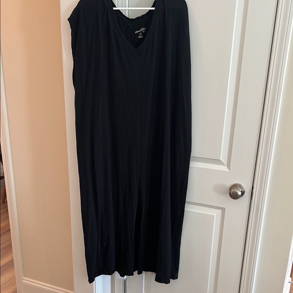 Universal Thread Black V-Neck Dress